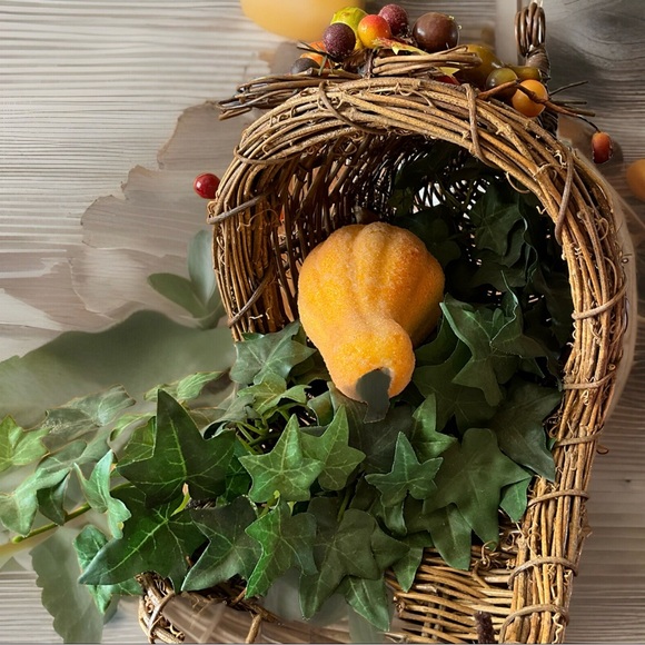 Vintage Cornucopia Wicker Basket Fall Decor Thanksgiving - Picture 4 of 7